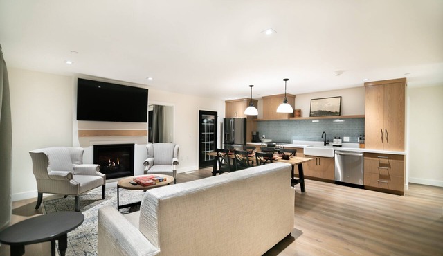 Modern Cottage w/Kitchen, Fireplace, Breathtaking Outdoor & Crater Hot Spring