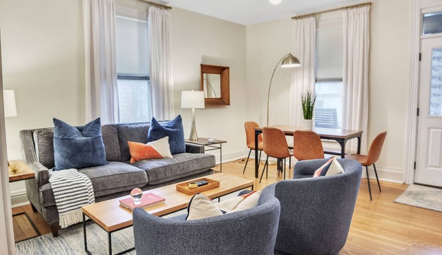 Modern Cottage Walkable to IU Campus & Kirkwood. Family Friendly!