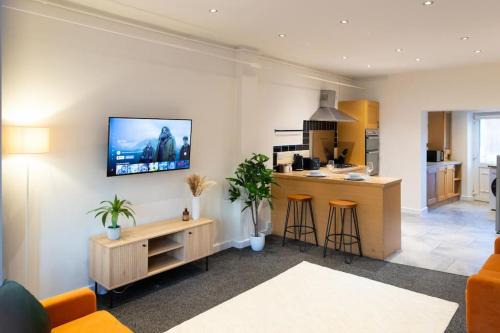 Modern cottage WiFi Free Parking