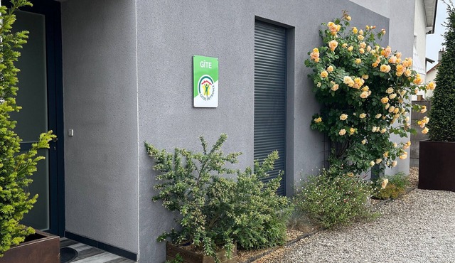 Modern Cottage with Heated Pool near Loire, Orleans