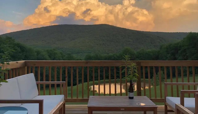 Modern Cottage with Private Pond, Spa and Views