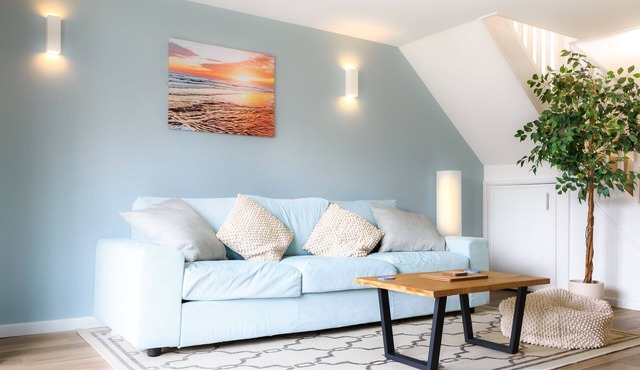 Modern Cottage with Shared Pool, Hot Tub & Sauna