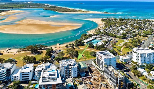 Modern Cotton Tree Apartment With Views