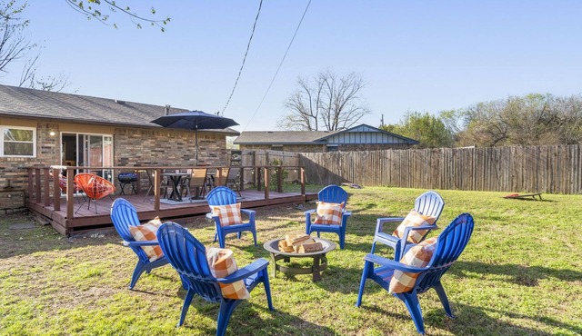 Modern Country Gem/Huge Yard/Coffee Bar/King Bed