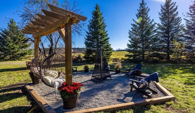 Modern Country Retreat in Kawartha Lakes