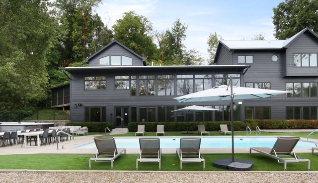 Modern Country Home with Pool, Hot Tubs & Fire Pit - close to wineries & beach