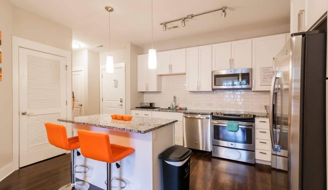 Modern Cozy 1BR ◉ Gym ◉ Balcony ◉ Free Parking