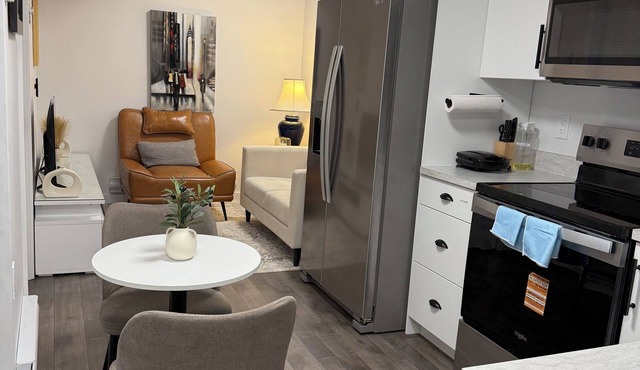 Modern & Cozy 1BR | Parking, WiFi + Self Check-in