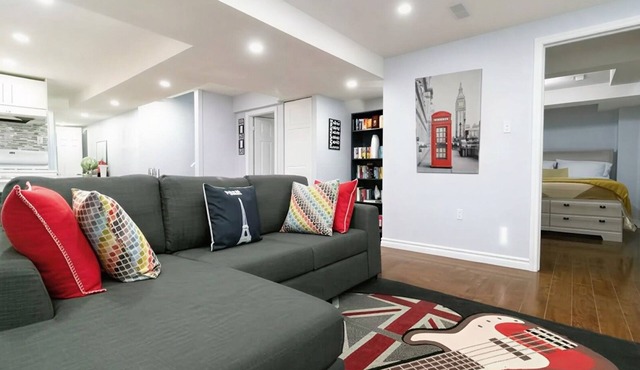 Modern Cozy 2 Bedroom Guest Private Suite, Brampton