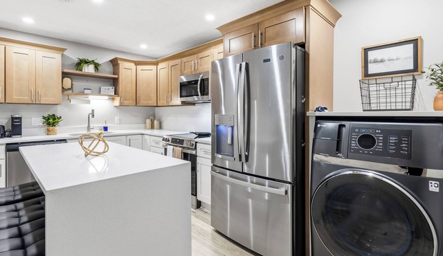 Modern & cozy 2-BR retreat walking distance to WVU Hospital & Stadium.