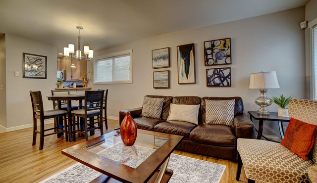 Modern & Cozy 2 BR Townhouse