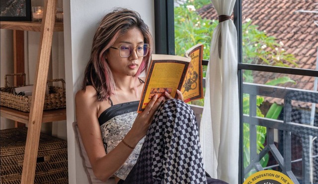 Modern, Cozy, 270° View Above Ubud to Western Standard right in quiet Penestanan