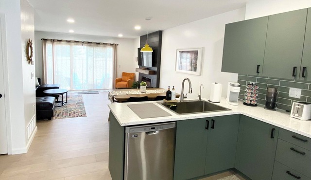 Modern & Cozy 2BR Townhouse