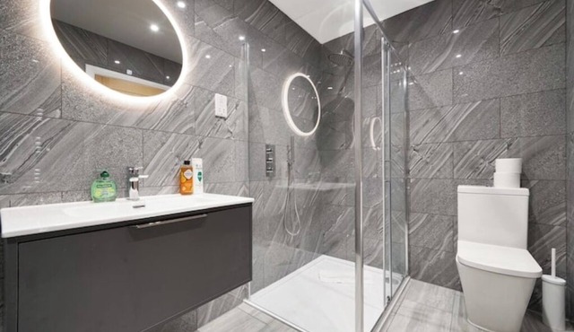 Modern & Cozy 3-Bed Apartment