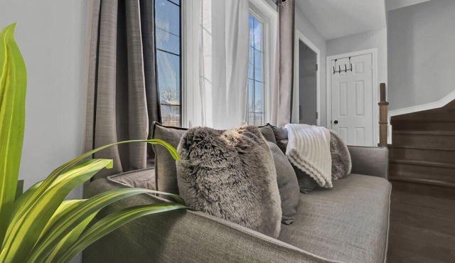 Modern & Cozy 3BR Home in Oshawa