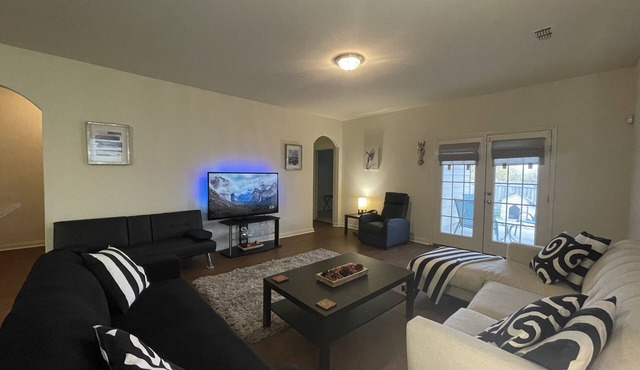 Modern Cozy 3BR Home in Forney