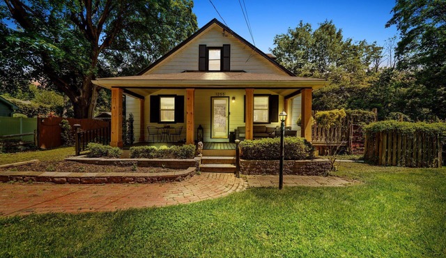 Modern & Cozy 4 bd/3 ba WC convenience!