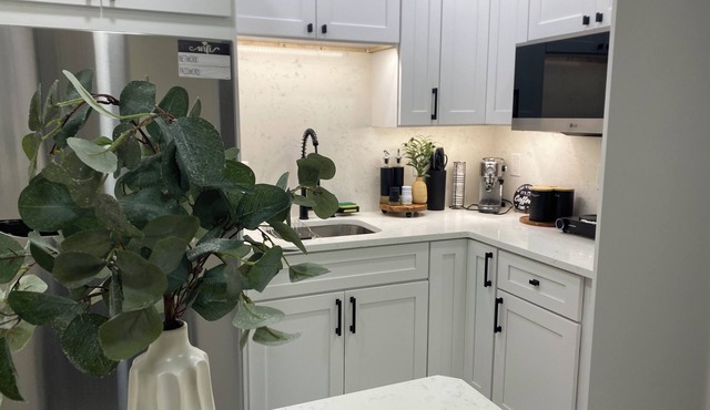 Modern & Cozy apartment near top attractions nStadium,beaches ,downtown & more!