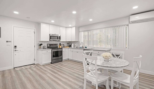 Modern Cozy Apartment w/Parking in Prime Location #1