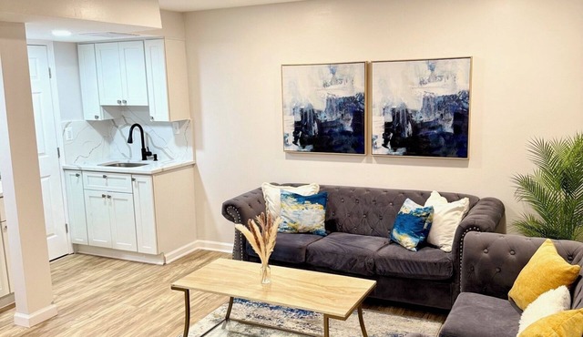 Modern Cozy Basement Apartment with WiFi and A/C.