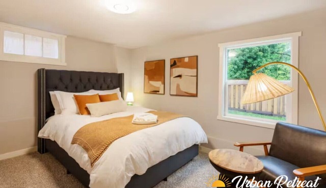Modern Cozy Bright 2BR Lower Unit w/private entry