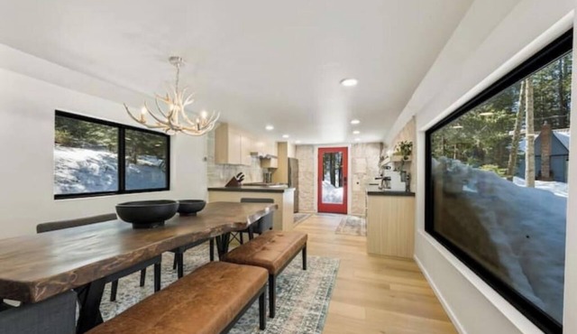 Modern Cozy Cabin Retreat