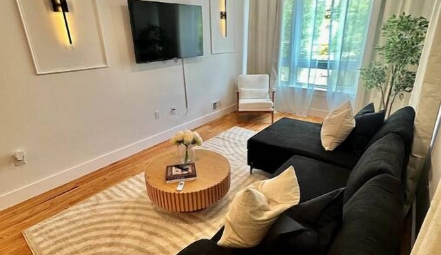 Modern Cozy Duplex with Backyard!