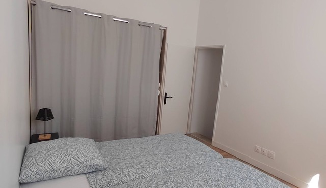 Modern, cozy duplex in the city center. Close to the A9 and tramway!