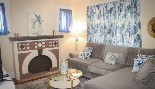 Modern cozy getaway 6 miles from Downtown, Cincinnati