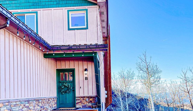 Modern Cozy Home at Powderhorn Mountain Resort with AMENITIES