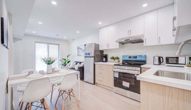 Modern Cozy home in Richland-Wall out to back yard