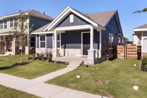 Modern Cozy Home - Gym - Quiet Street - Sleeps 4