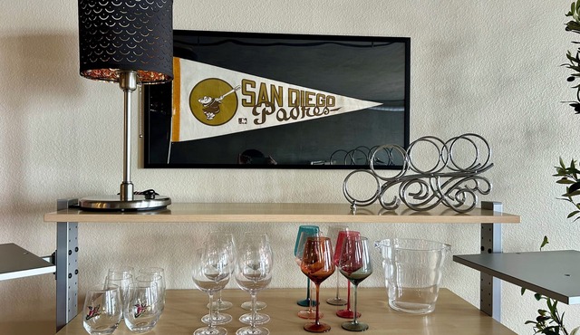 Modern Cozy Loft King Bed Sleeps 2 Petco Park View Pet Friendly