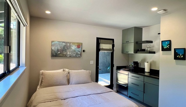 Modern Cozy Pebble Beach Studio with Premium Amenities and WiFi