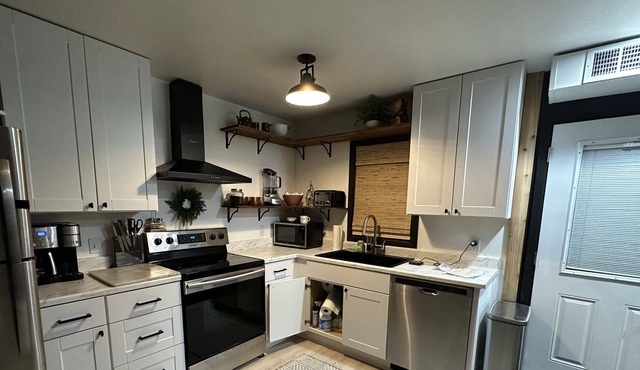 Modern & Cozy Quadna Mtn. Townhouse + Beach Access to Hill Lake!