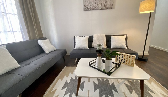 Modern/Cozy Residential Home- Near Arlington Entertainment