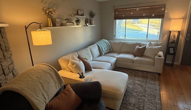 Modern Cozy Retreat. Close to World Cup Matches and Events!