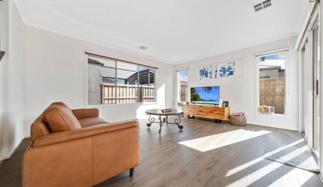 Modern Cozy Retreat, Park, Mall!