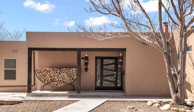 Modern & Cozy Santa Fe Escape