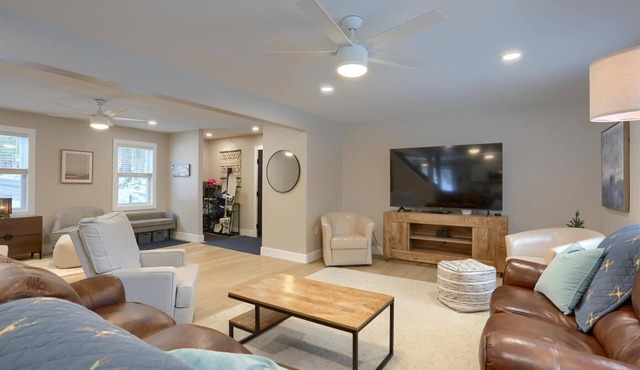 Modern & Cozy Ski Retreat .5 mi from Ski Roundtop, close to Messiah University