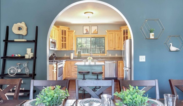 Modern & cozy - sleeps 12! Right at Trailhead