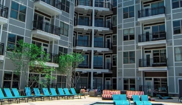 Modern Cozy Stay in Charlotte nFree Parking + Great Location