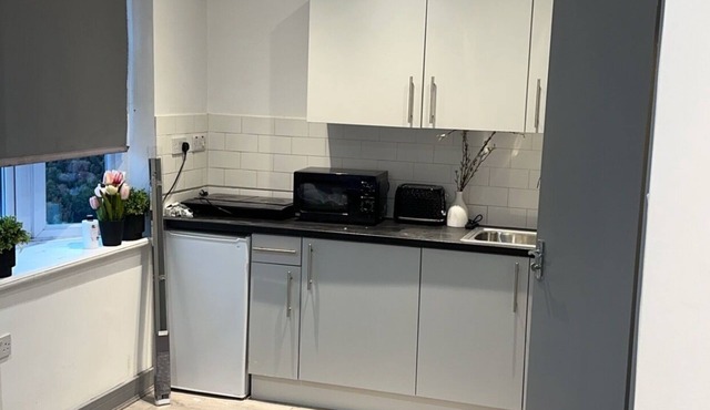 Modern Cozy Studio Flat In Romford