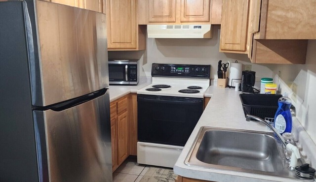 Modern Cozy two bedroom apartment with off-street Parking