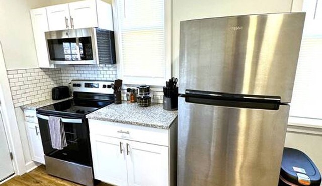 Modern Cozy Unit With King Bed