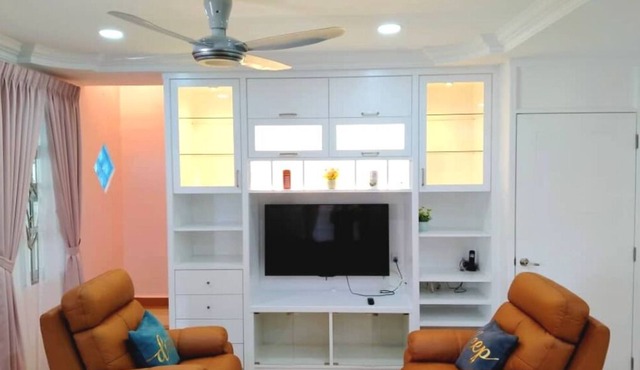 Modern CozyDouble Semi-D 5BedRoom HOUSE 14PAX