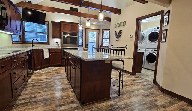 Modern Craftsman on Historic 8th St-Fargo