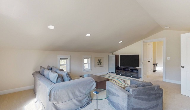 Modern craftsman with gourmet kitchen, garden terrace & 2 fireplaces