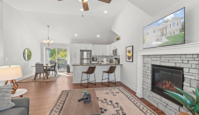 Modern Creekside Haven – 2-Car Garage & Deck Views