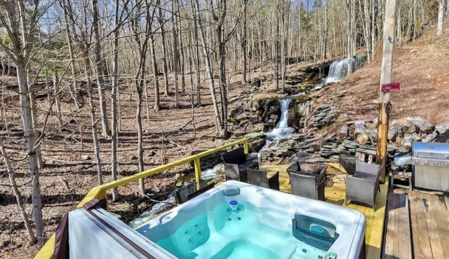 Modern Creekside Home w/Hot Tub & Gym